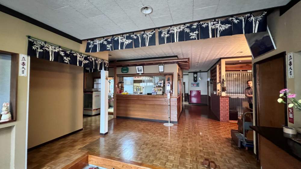 Entrance to the hotel